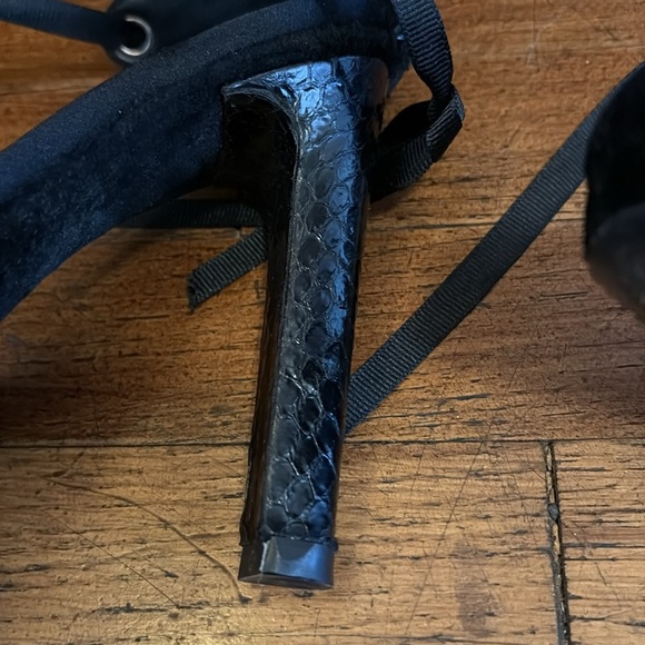 Gucci (Tom Ford era) velvet pumps. 6.5 stunning! - Picture 9 of 12